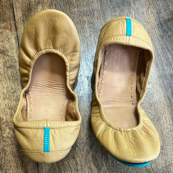 Tieks Shoes - Tieks. Camel leather, size 9.